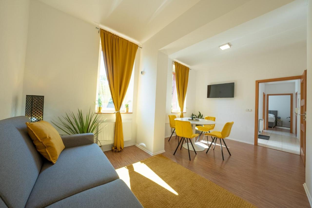 Narodni Dum Podborany Hotel ภายนอก รูปภาพ