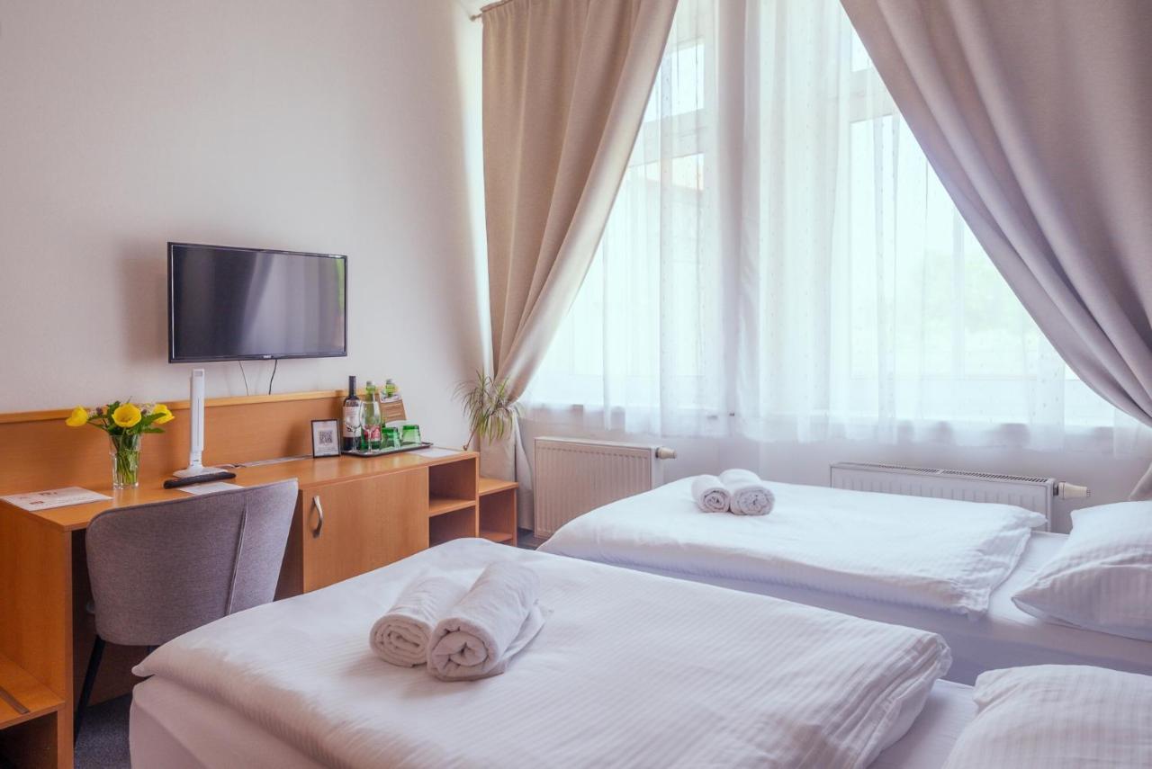 Narodni Dum Podborany Hotel ภายนอก รูปภาพ