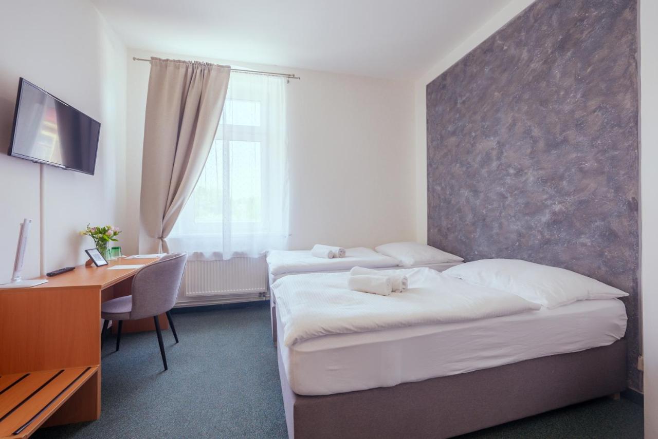 Narodni Dum Podborany Hotel ภายนอก รูปภาพ