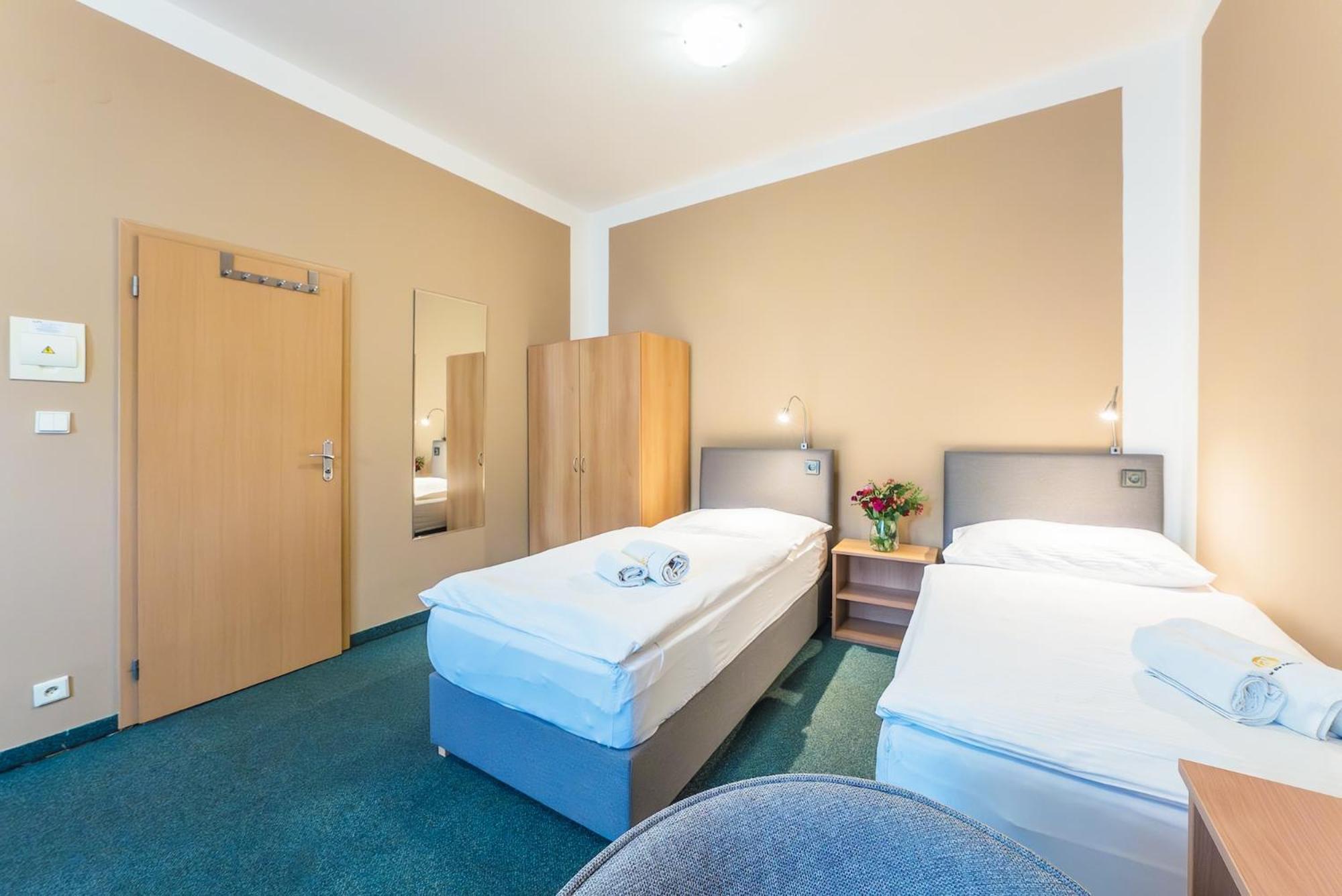 Narodni Dum Podborany Hotel ภายนอก รูปภาพ