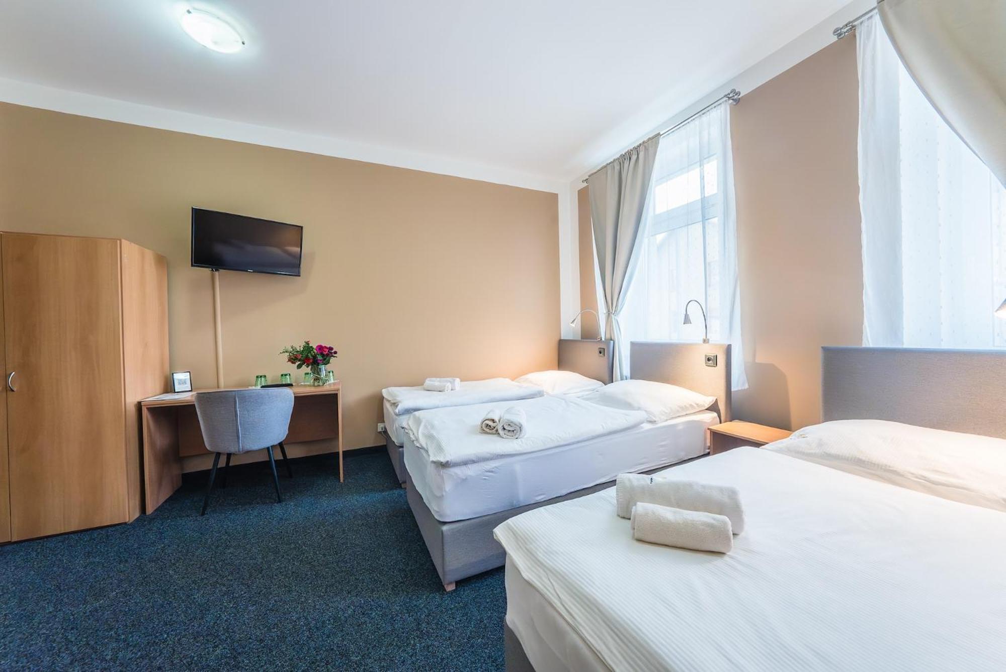 Narodni Dum Podborany Hotel ภายนอก รูปภาพ