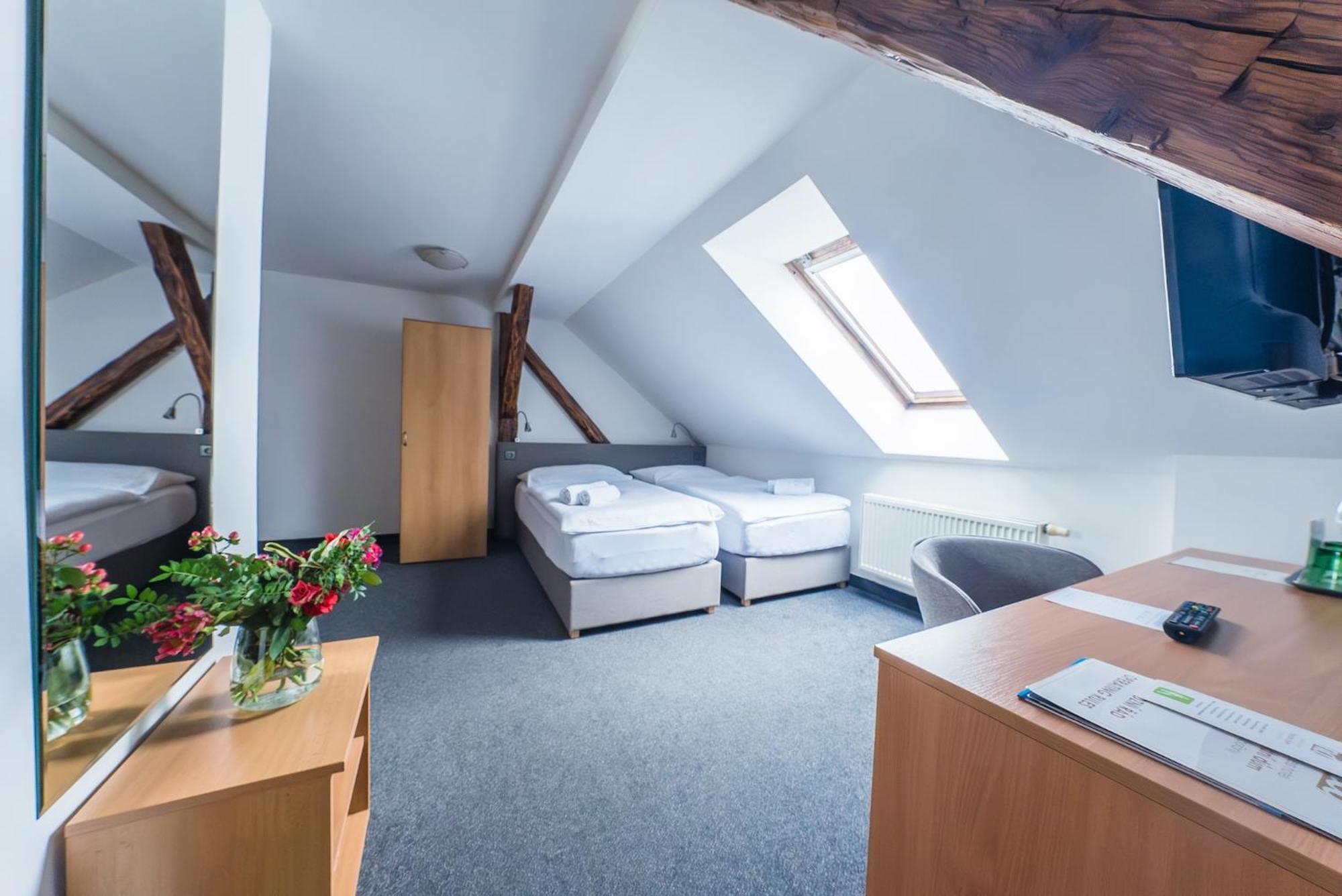Narodni Dum Podborany Hotel ภายนอก รูปภาพ